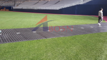 Wear resistant 4x8 ft HDPE ground protection mats